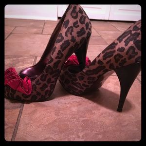 Steve Madden animal print pumps