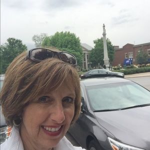 Meet your Posher, Lisa