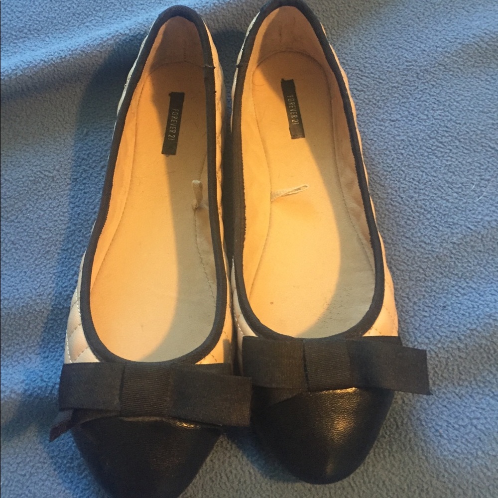 Beige and black quilted bow flats