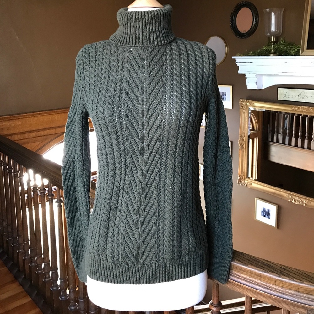 Forever 21 knit turtleneck sweater