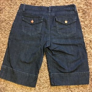 Cabi wmns Sz 8 long jean shorts