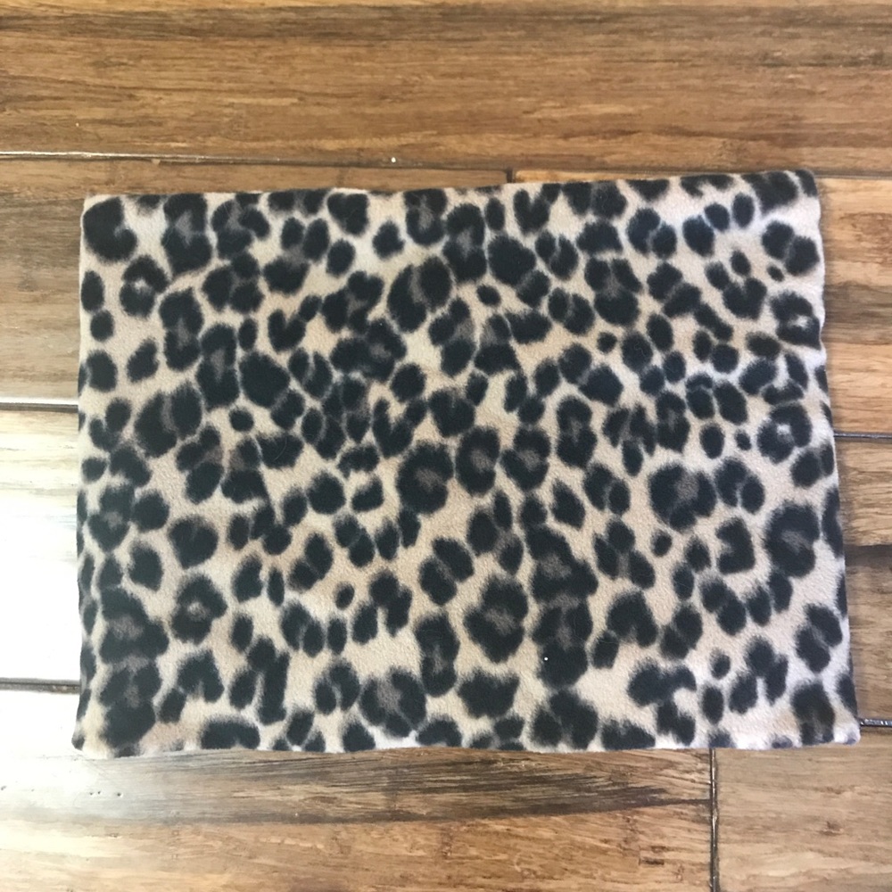 NEW without tags. Leopard fleece scarf!