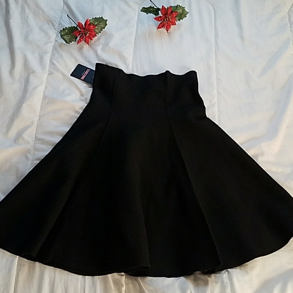 Fashionable black high waisted skirt - Picture 2 of 2