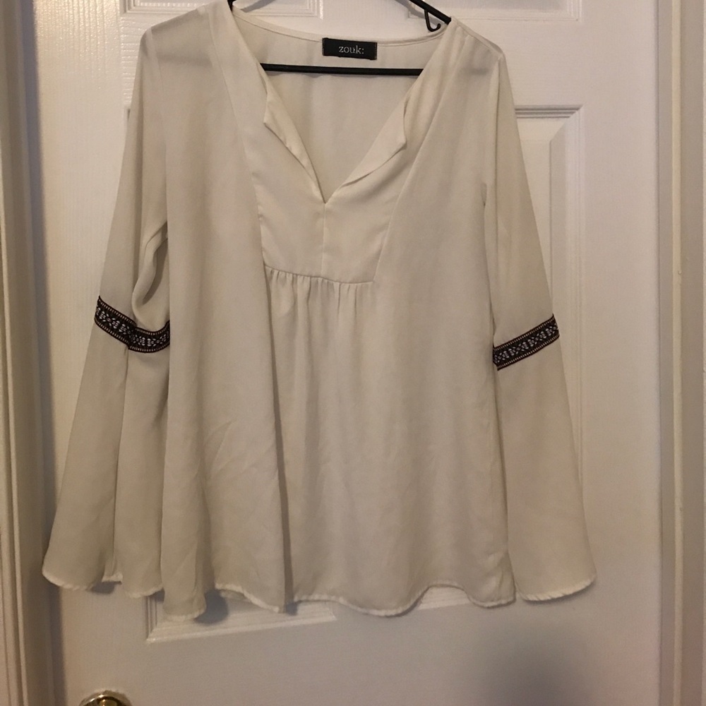 Medium? Very cute white top