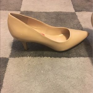 Beige heel