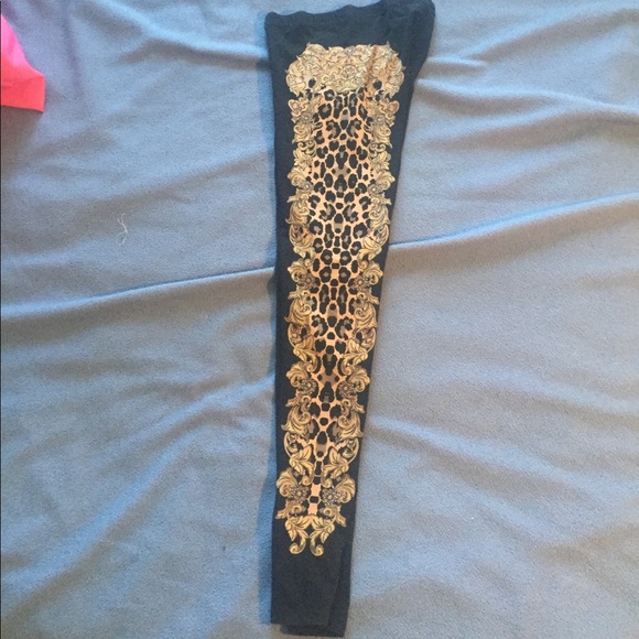 Leopard print with black and gold leggings - Picture 2 of 3