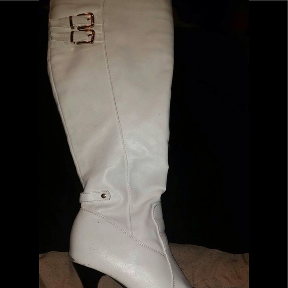 White leather knee high stilettos - Picture 3 of 3