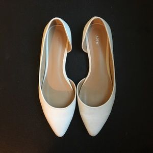 Apt. 9 - White pointed embossed flats