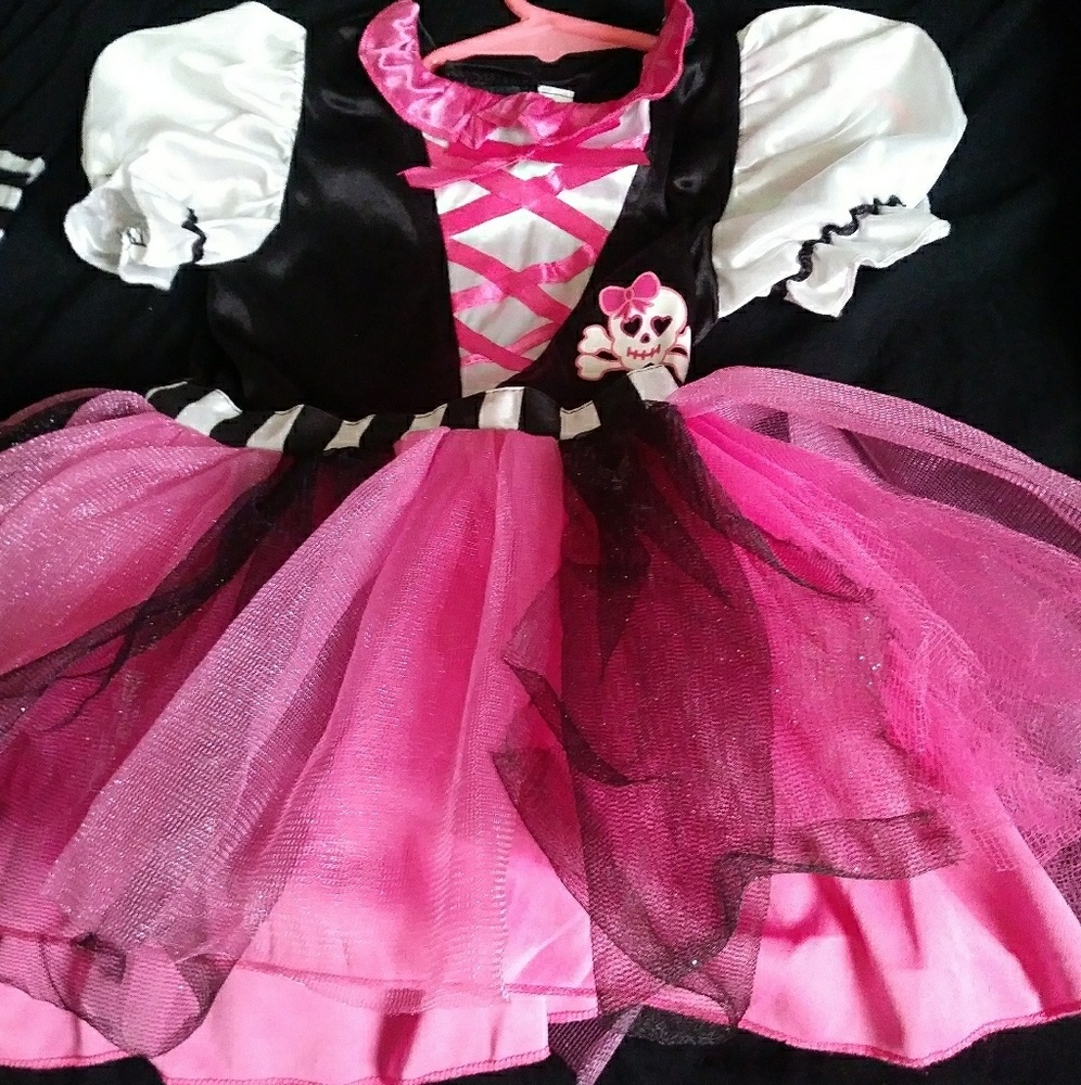 Adorable Little girls pirate costume