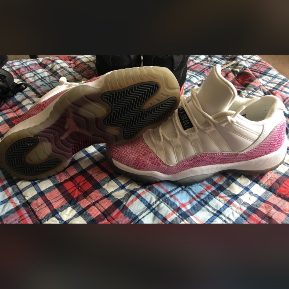 Jordan 11 low pink snakeskin