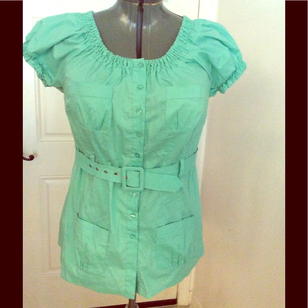 Like new fitted shirt.
