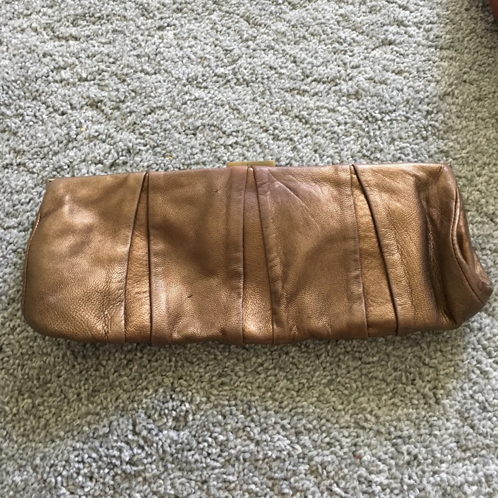 Bronze clutch