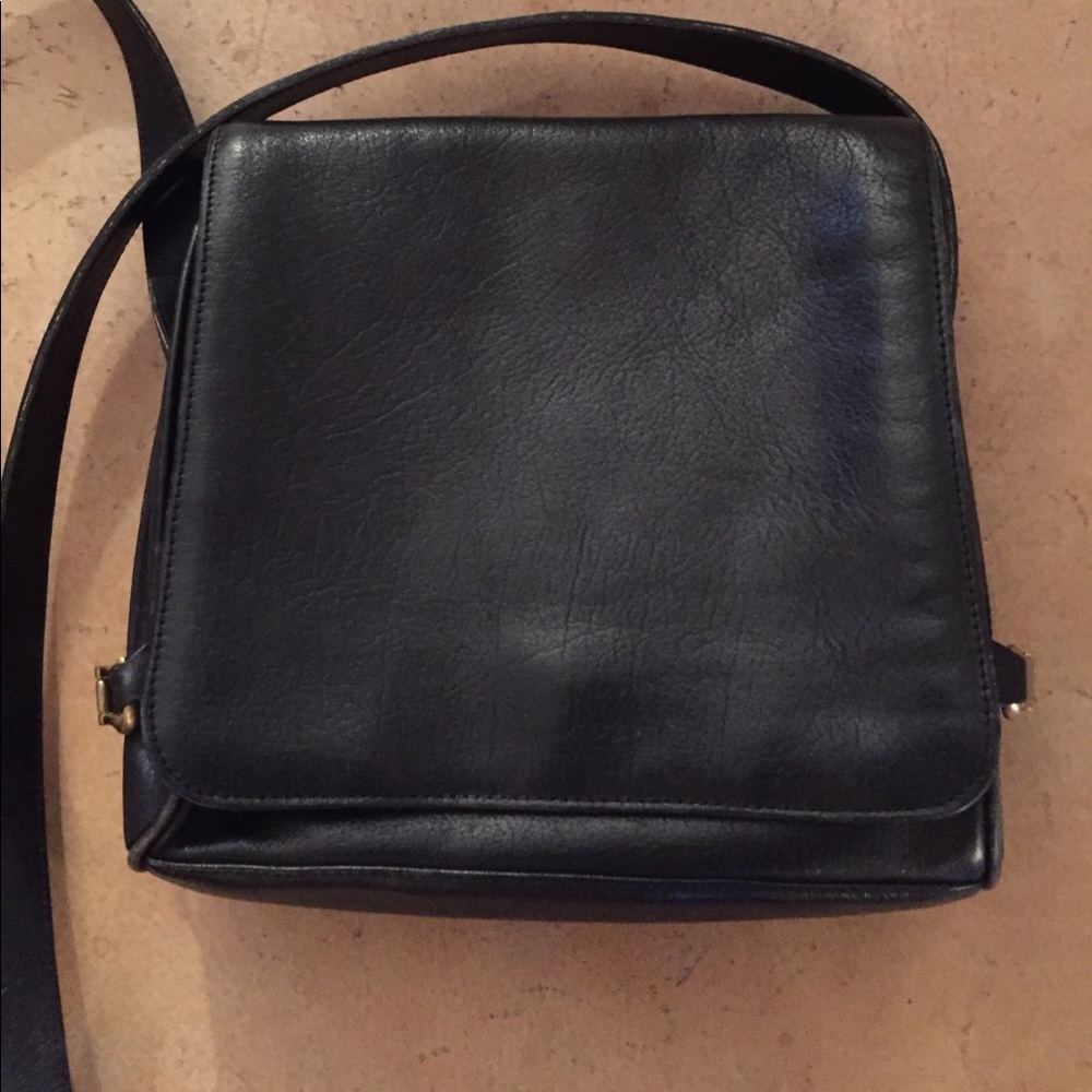 Vintage leather shoulder bag