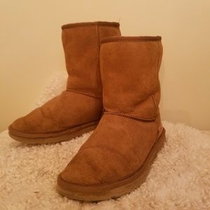 Short UGG boots