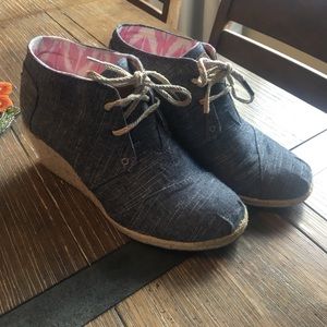 Tom’s Chambray Desert Wedges