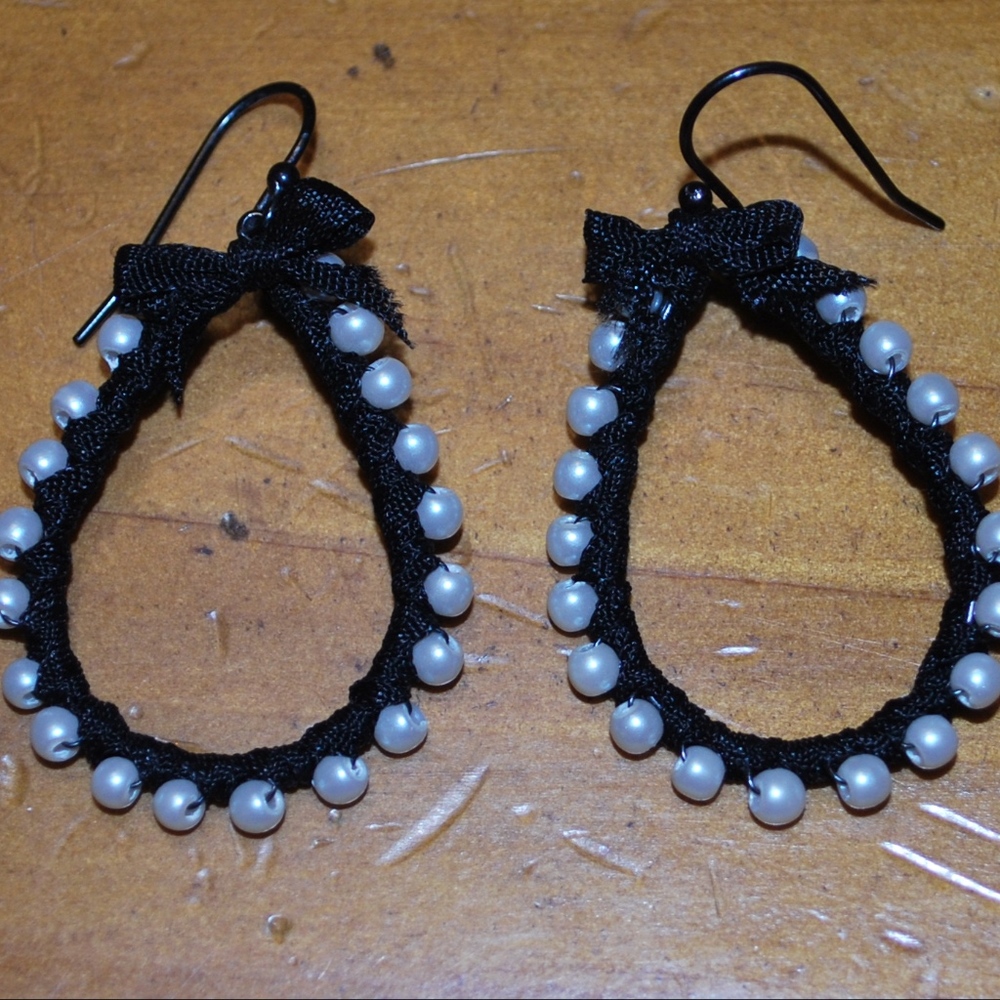 Stella and Dot Pearl and Ribbon earrings