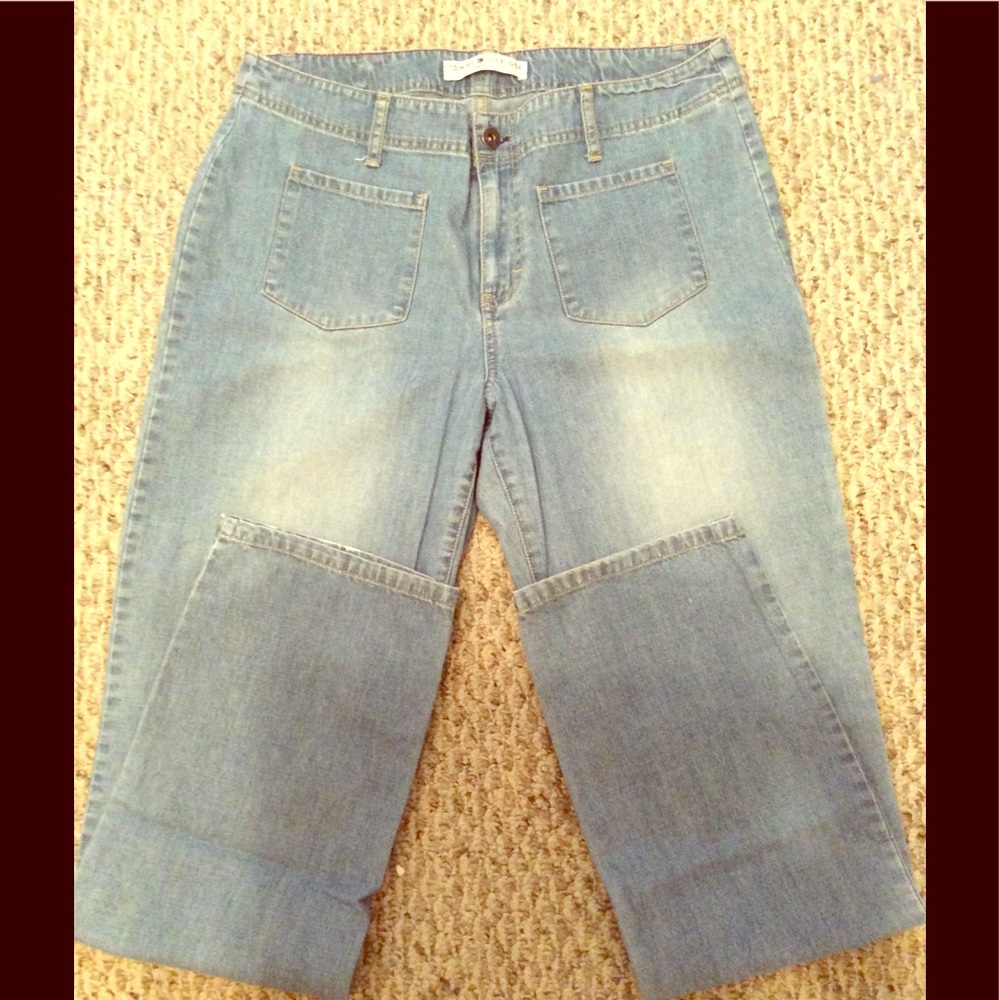 Tommy Hilfiger jeans.
