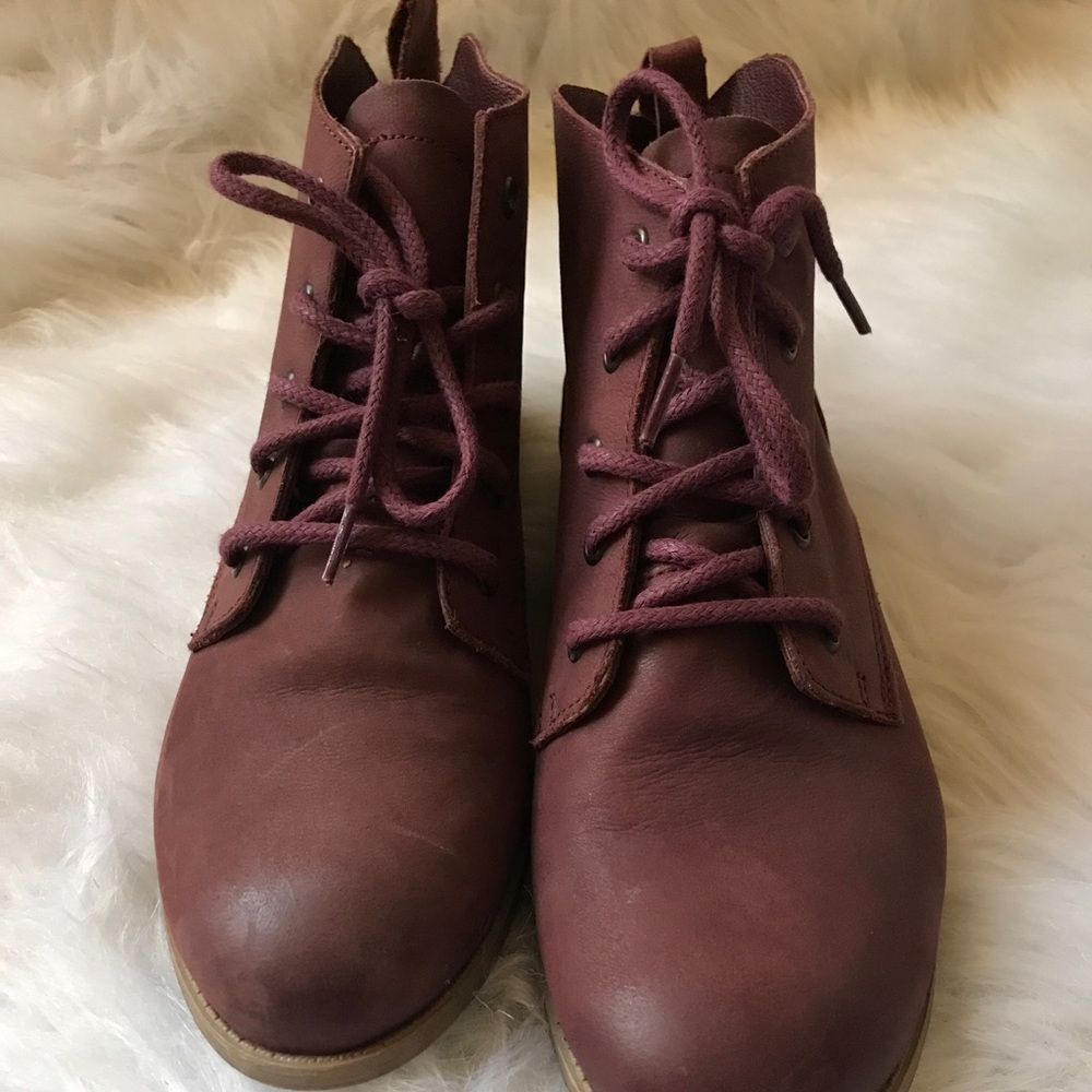 Steve Madden size 12 plum boot