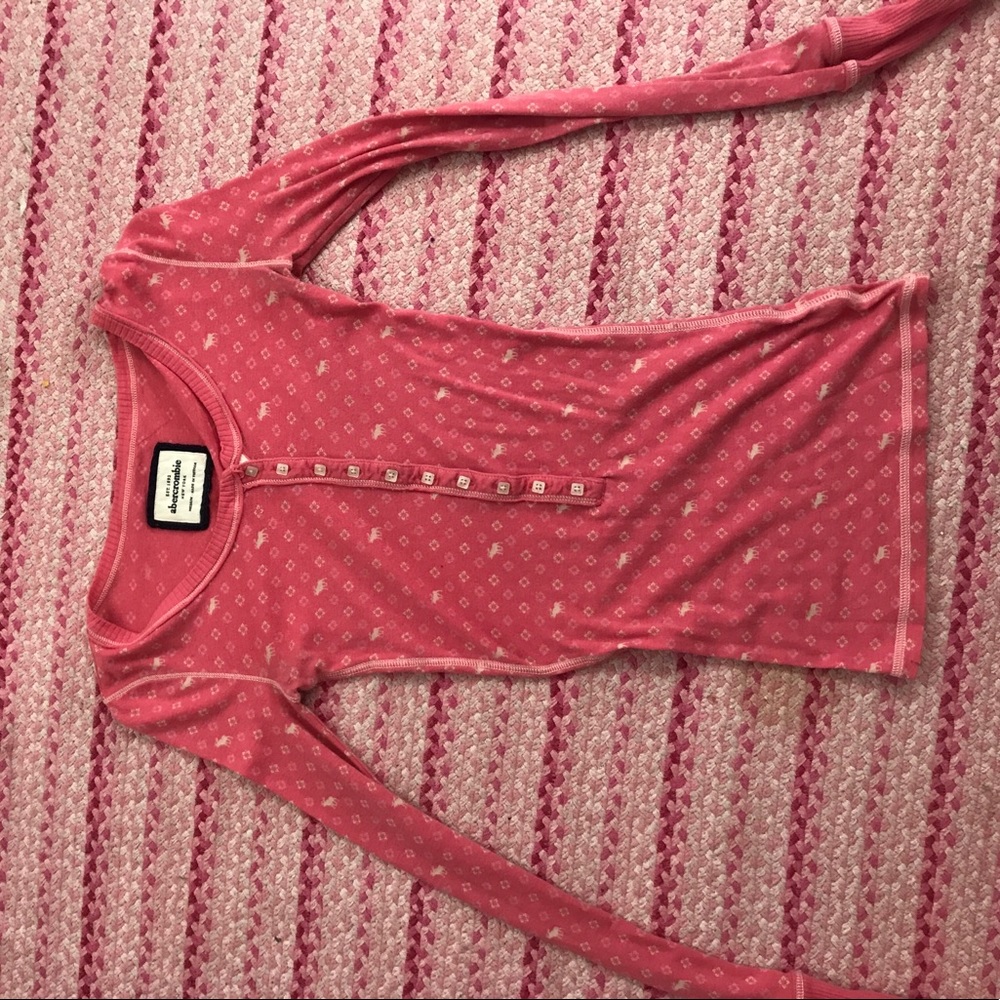 Long sleeved pink shirt.