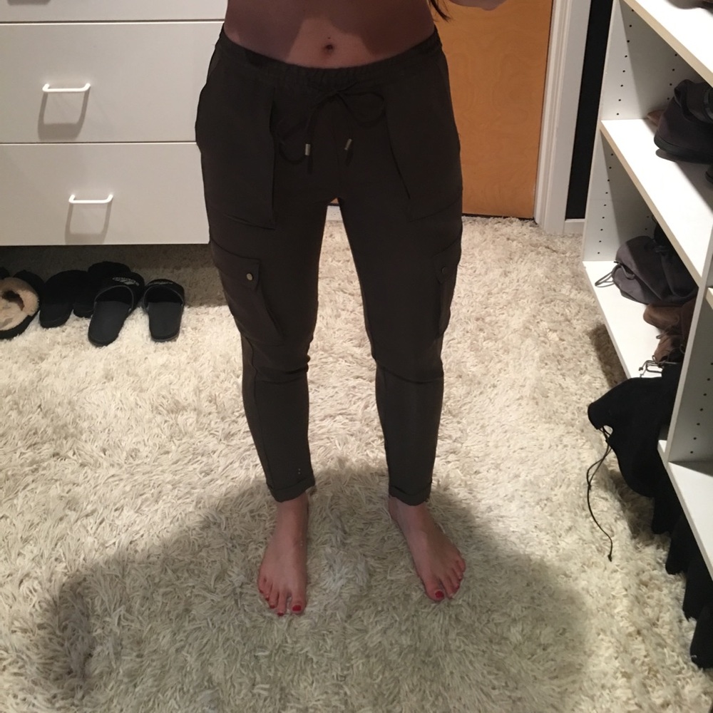 Army/olive green cargo pants by H&M.