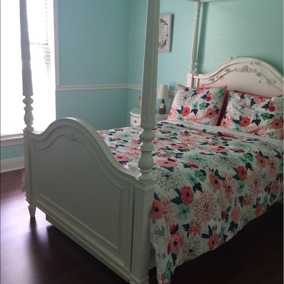 Meet your Posher, Rebecca - Picture 1 of 1