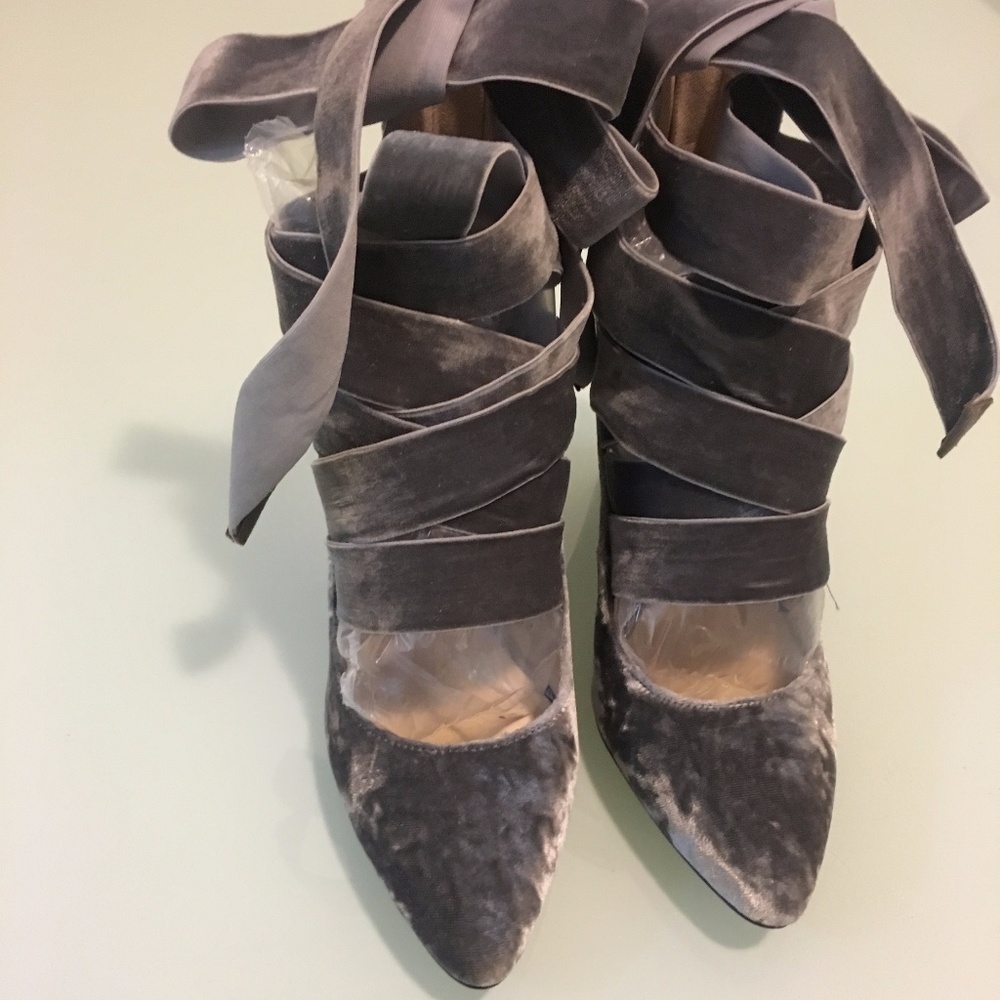 Nine West Crush Velvet - Size 6M
