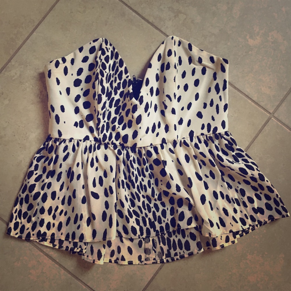 Strapless structured spotted top