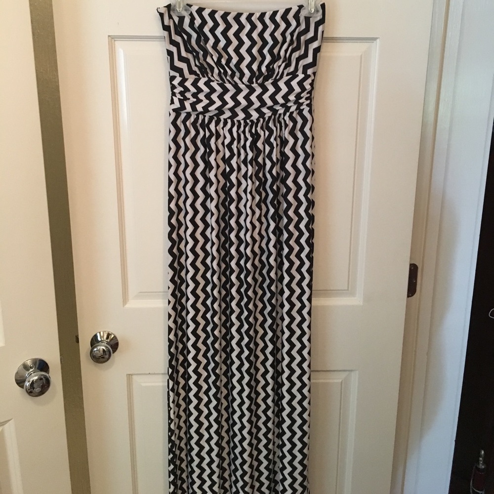 Black and whit stretch dress