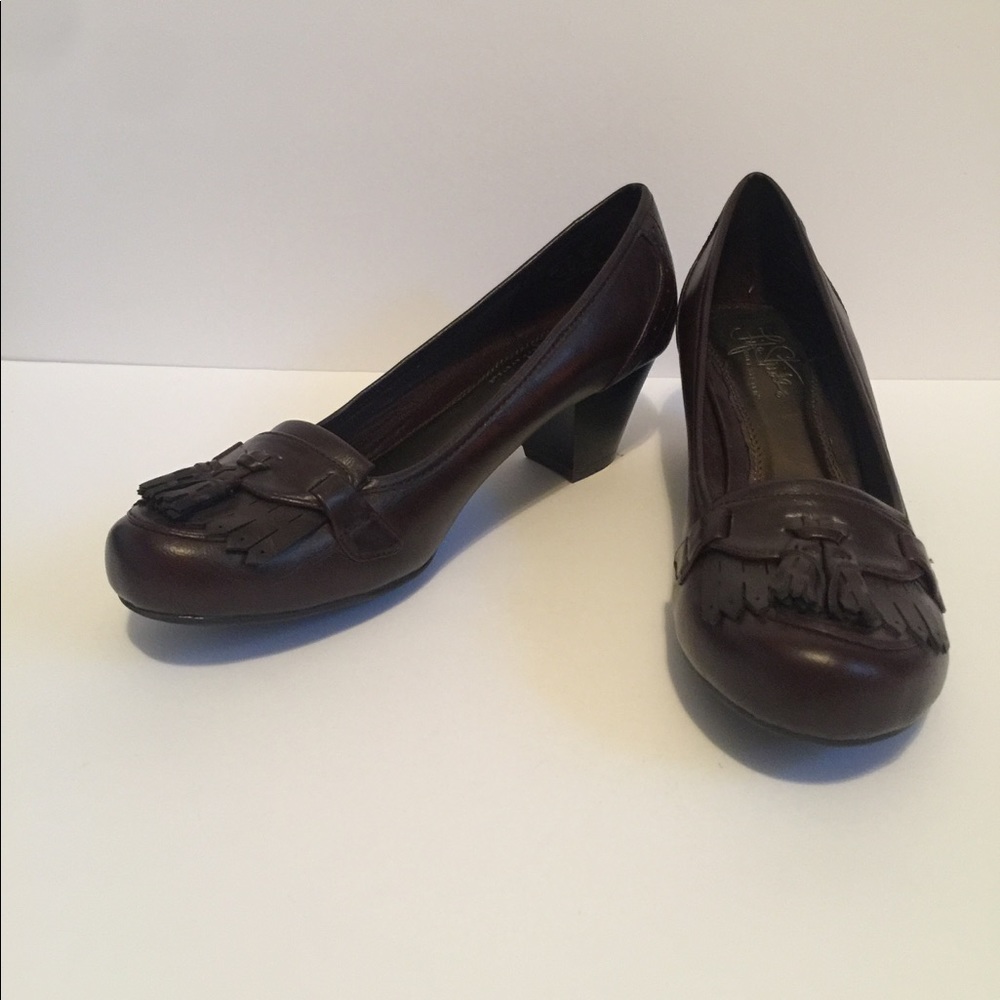 NWOT LifeStride Brown Tassel Rescue Heels