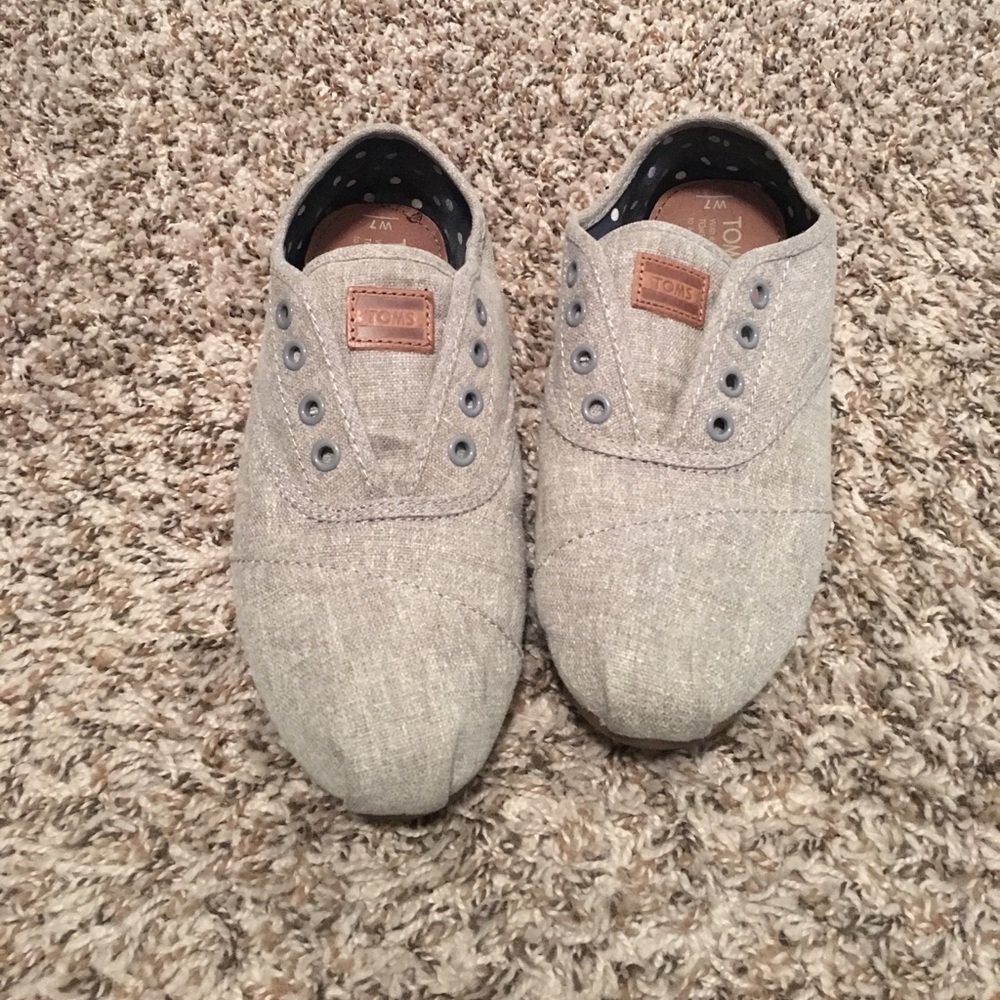 TOMS! LAST DAY OF THIS LOW PRICE! 🍁STEAL THESE!!