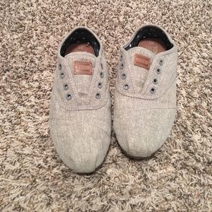 TOMS! LAST DAY OF THIS LOW PRICE! 🍁STEAL THESE!!