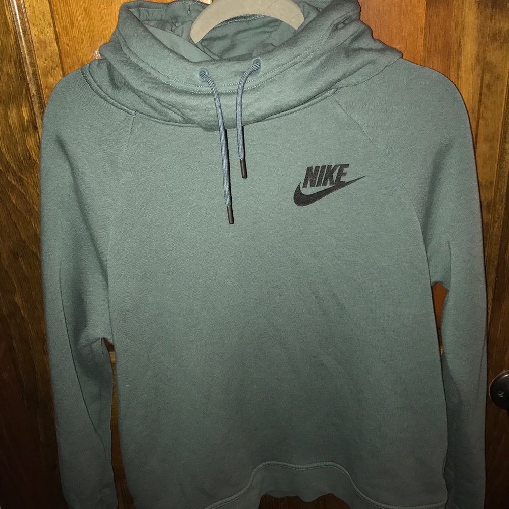 NIKE WOMANS Funnel Neck Sweatshirt. Size Medium