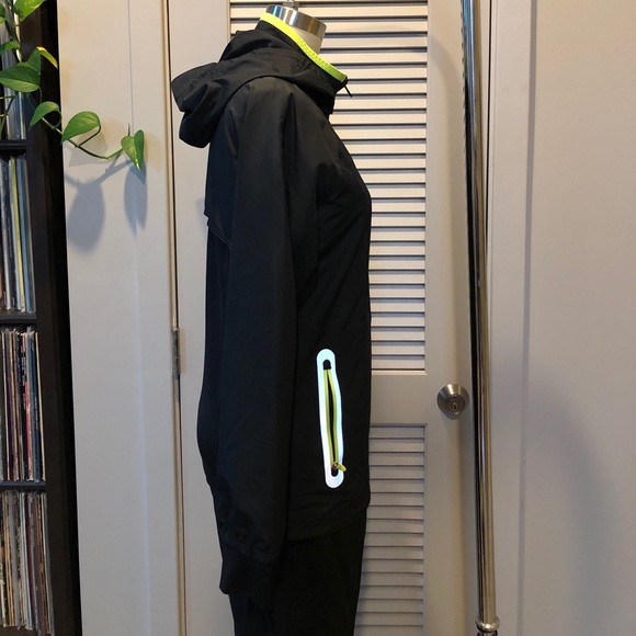 Run jacket - Picture 2 of 7