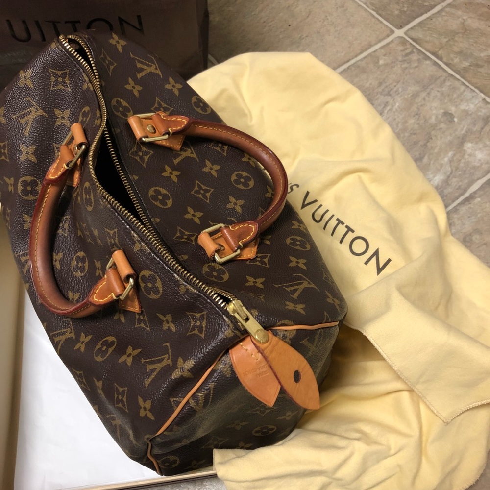 Authentic Louis Vuitton Speedy w/ original receipt