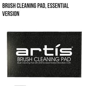 Artis brush cleaning pad