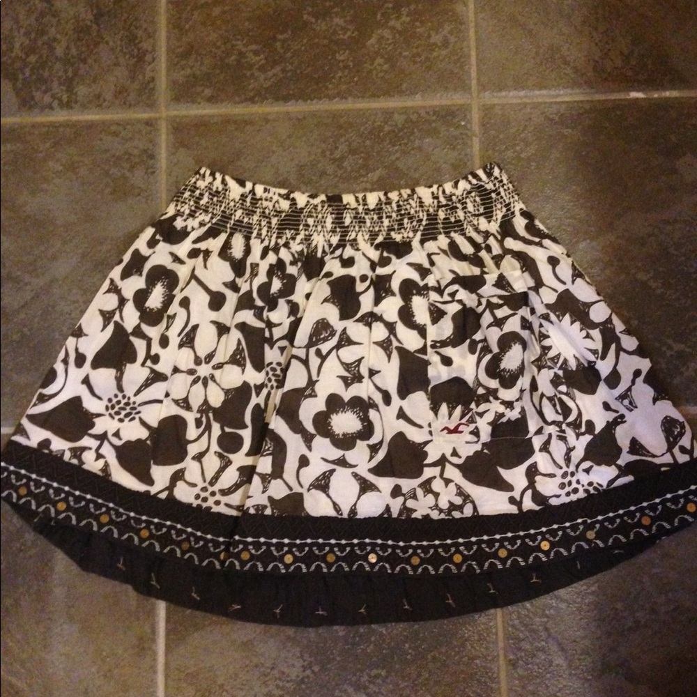 Hollister brown and white floral pattern skirt