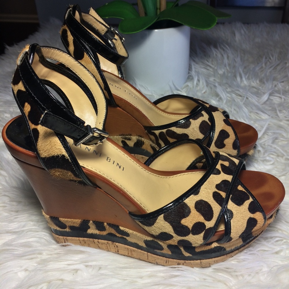 Cheetah print Gianni Bini wedges 💋