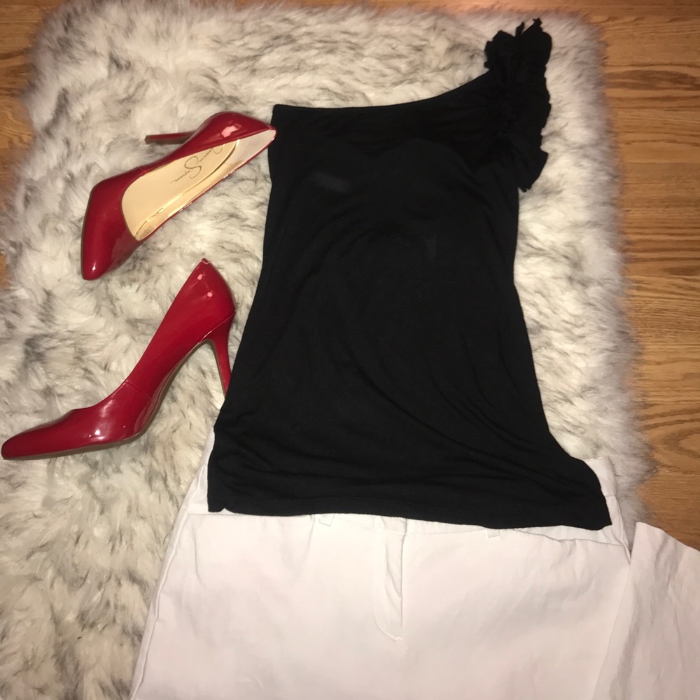 One shoulder top 🖤