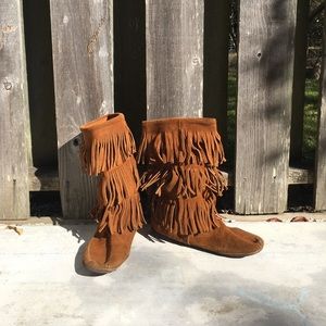 Minnetonka 3-layer fringe boots