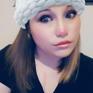 Meet your Posher, Chloe