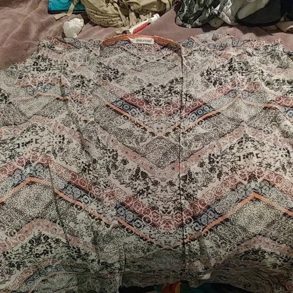 Maurices size 2/3 sheer Kimono w/black fringe