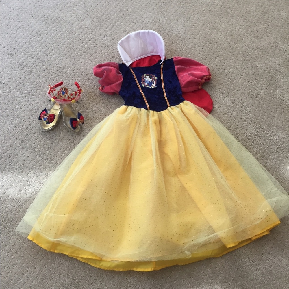 EUC complete “Snow White” sz 4 w tiara & slippers