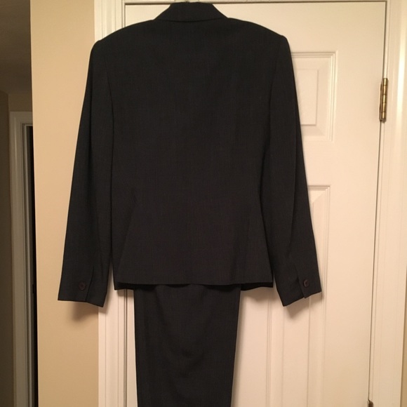 🎾Larry Levine Navy Pant Suit - Picture 5 of 6