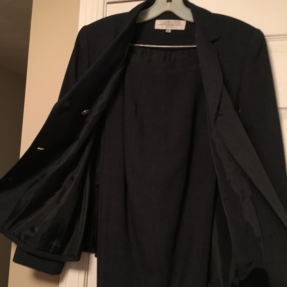 🎾Larry Levine Navy Pant Suit - Picture 6 of 6