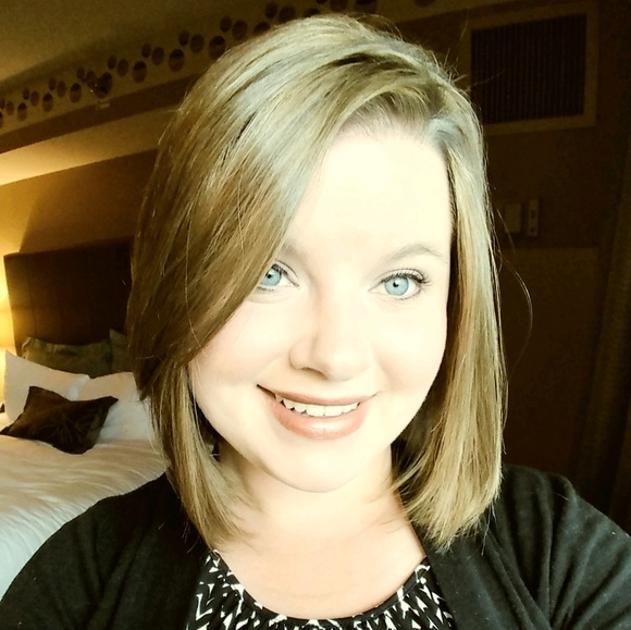 Meet your Posher, Caitlin - Picture 1 of 1