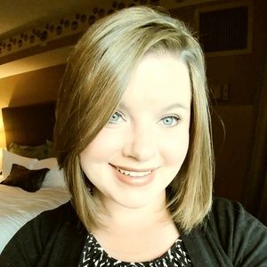 Meet your Posher, Caitlin