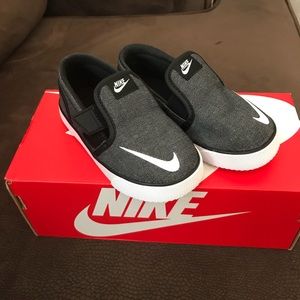 Toddler Nike casual shoes.