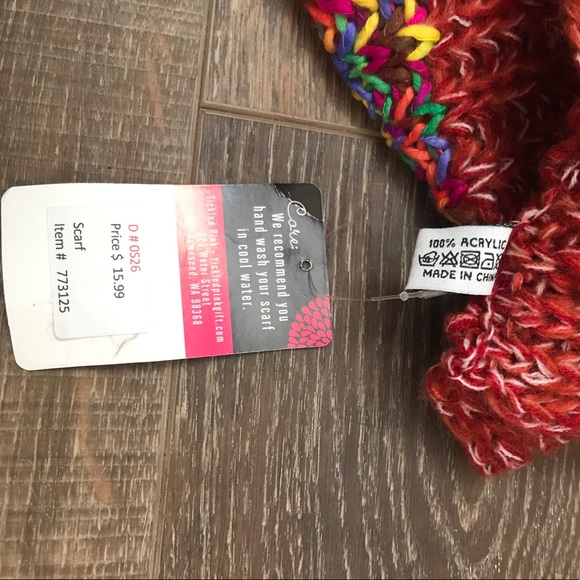 NWT infinity scarf - Picture 4 of 4