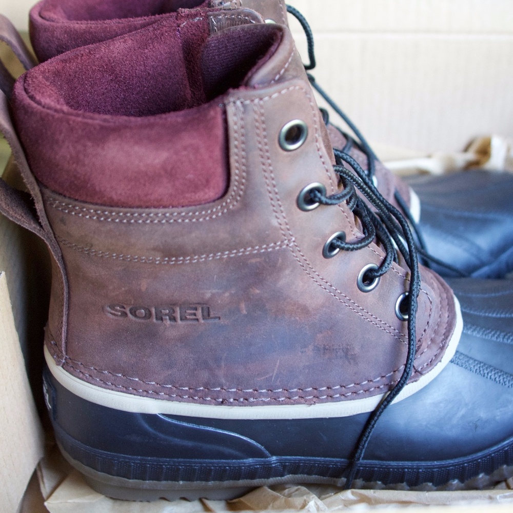 NIB Sorel Mens sz9 Plum Cheyanne Waterproof Boots