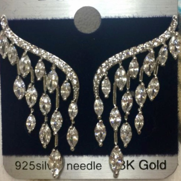 Angel Wings Seductive Dangle Stud Sparkle Earrings - Picture 6 of 8